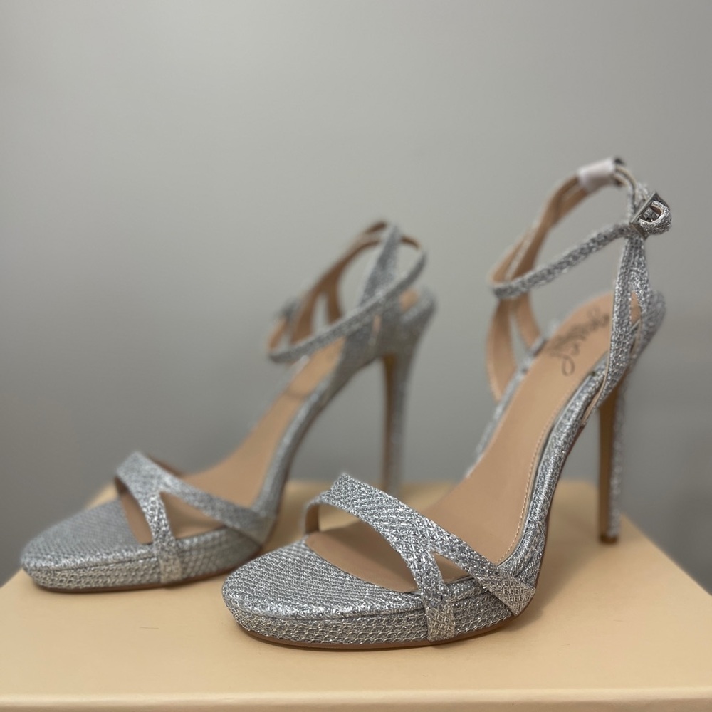 Jewel Badgley Mischka Women's Arianna Platform Sandals